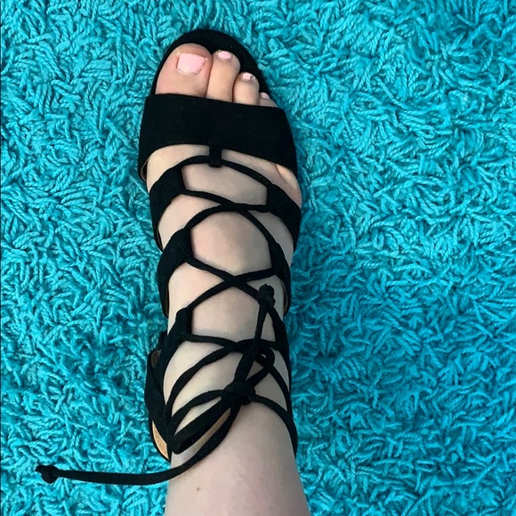 Black lace up heels - Picture 6 of 6